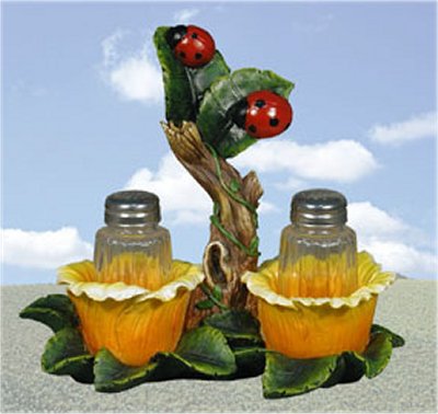 WLD26010 Lucky Spice Lady Bug Salt & Pepper Shaker Set